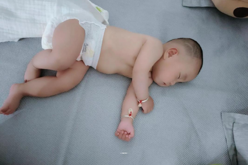 广州借卵试管代怀包男孩怀孕多久会显肚子